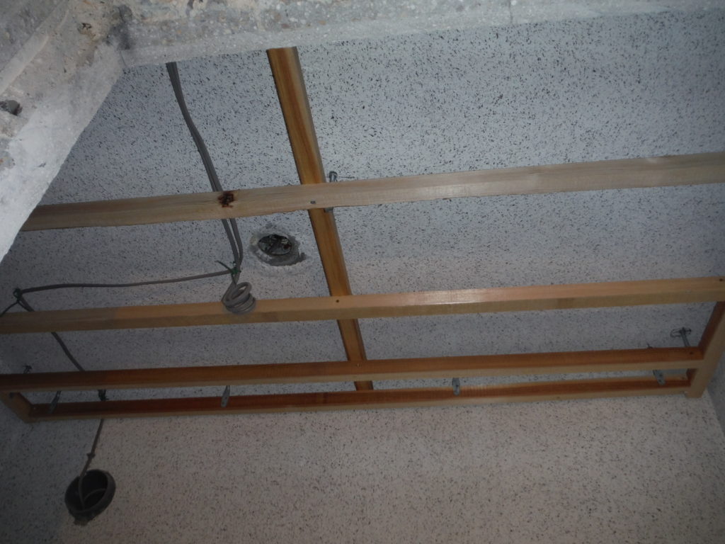 コンクリート天井下げ、電気取付位置