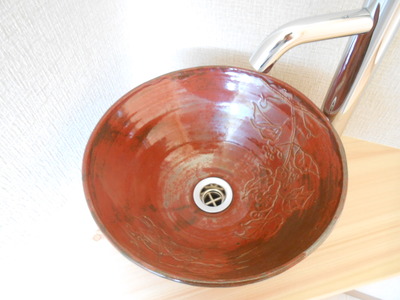 手づくりの陶器手洗い鉢